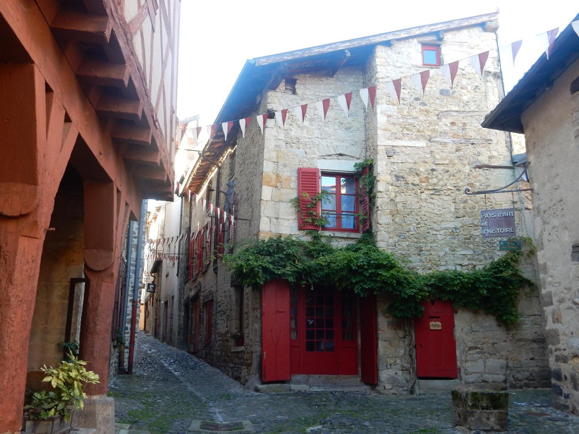 Le Logis D'Hestia Apartment Billom Exterior photo